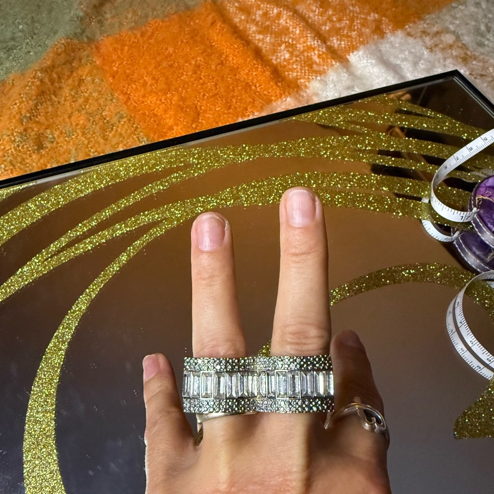 Elegant Silver and Black Women's Ring - Picture 4 of 9